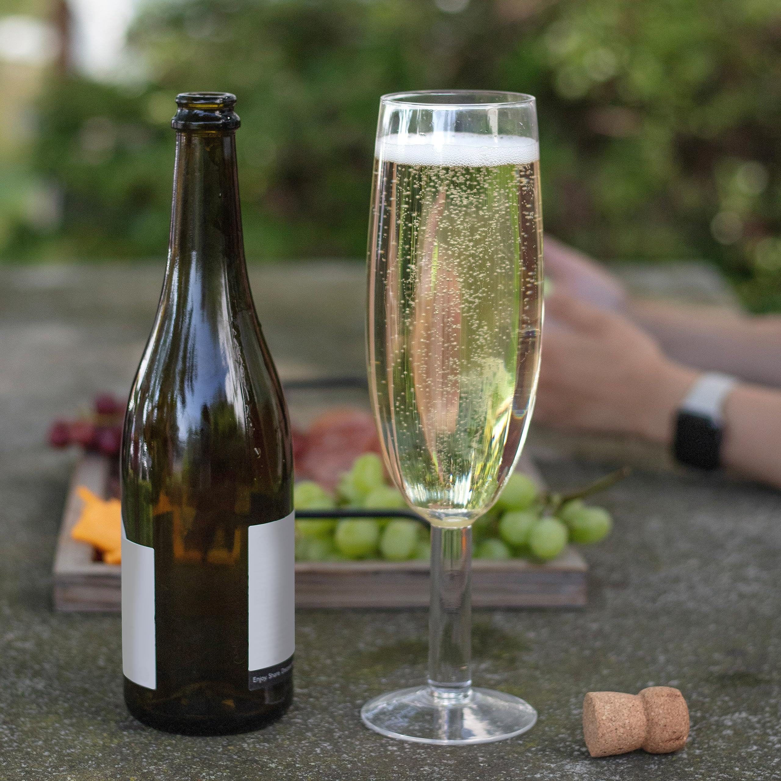 Drop-tested packaging protects the glass during shipping.