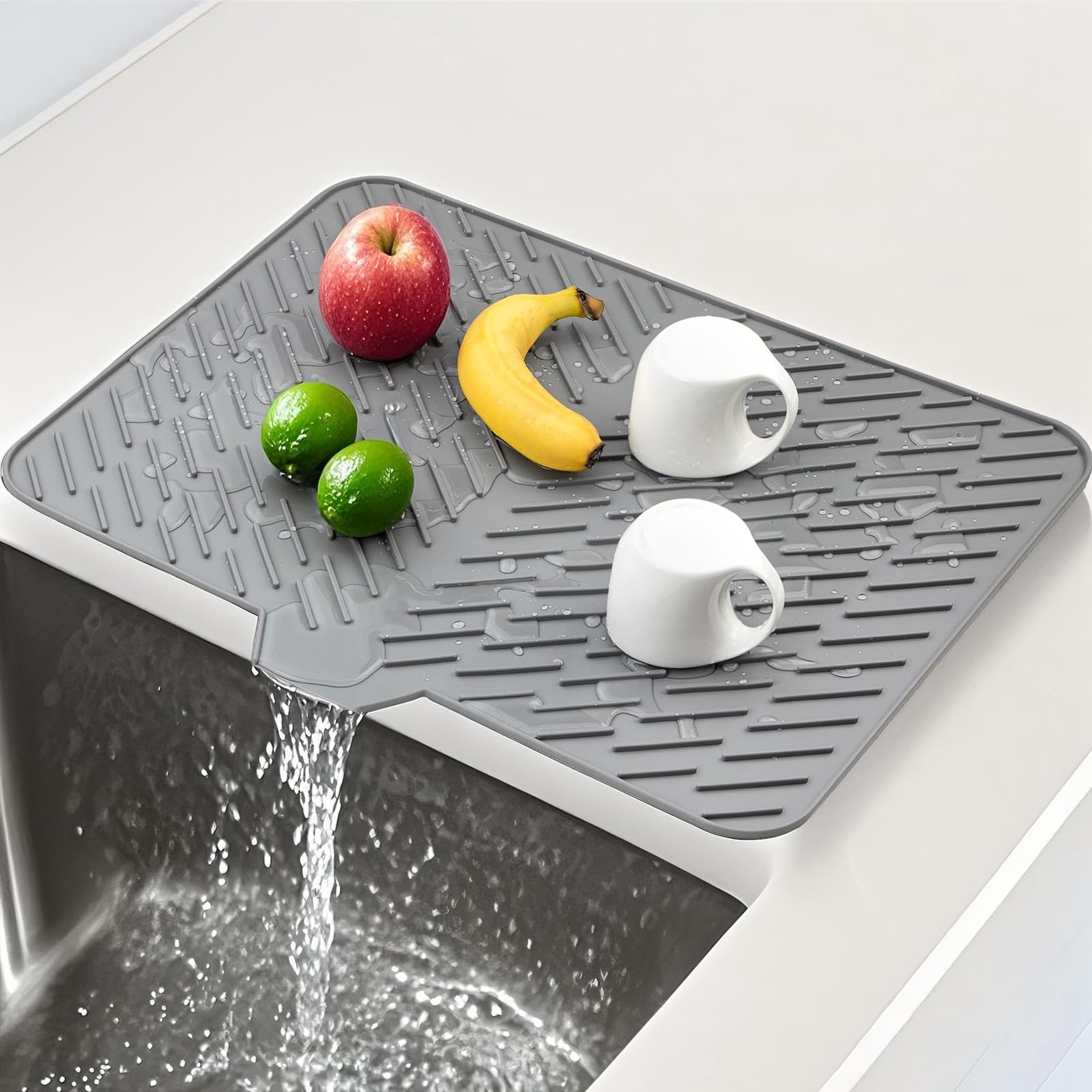 SCYFREID mat with diagonal ridges for fast moisture removal.