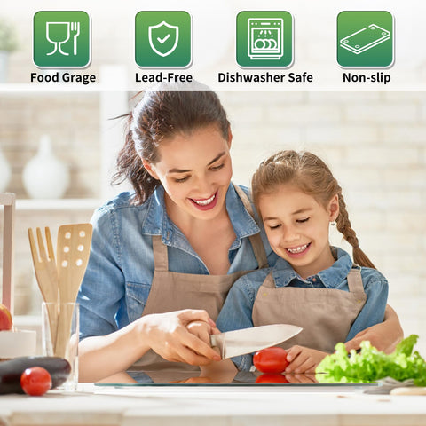Seelenruhe cutting board with four rubber feet for stable, non-slip countertop prep