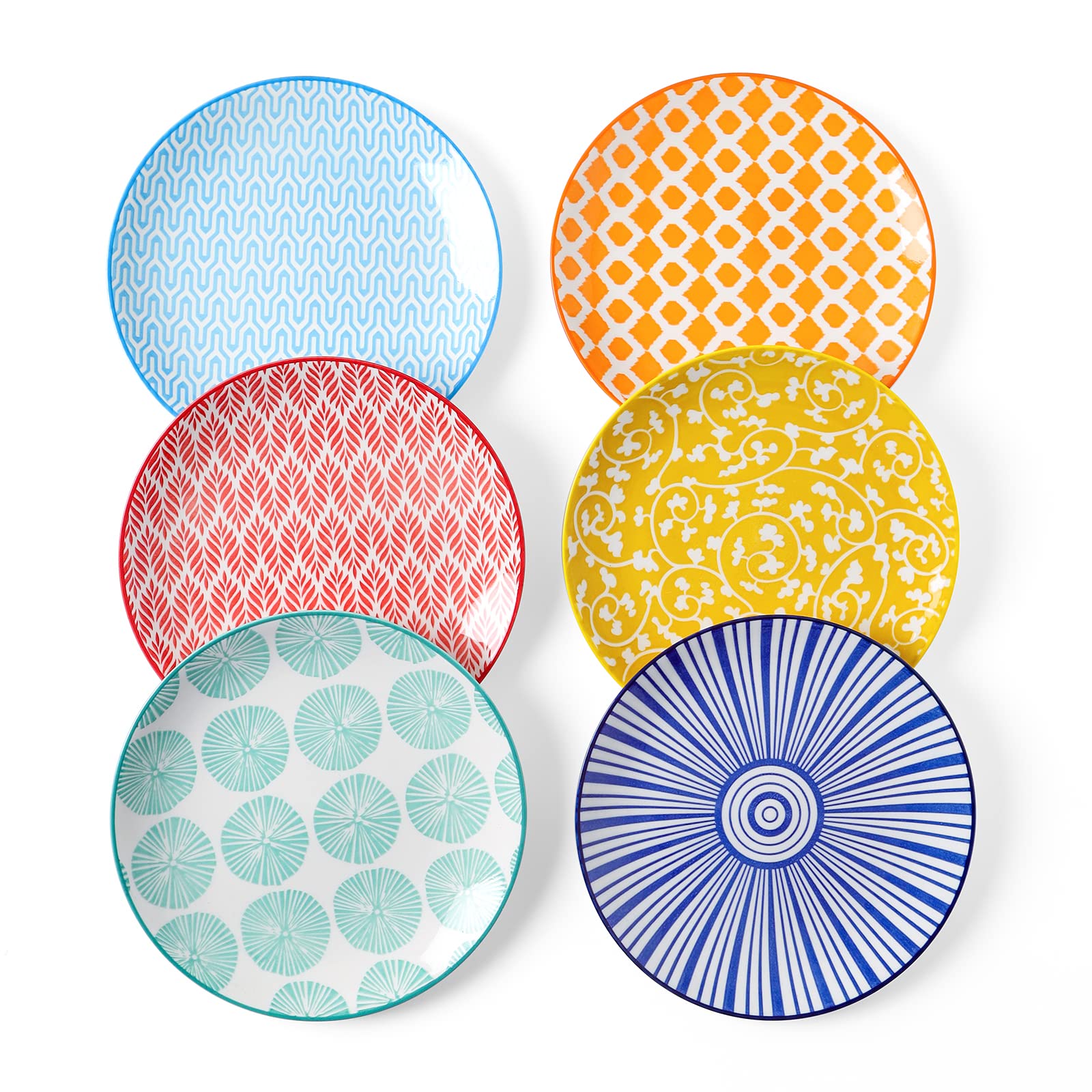 Selamica dessert plate with flower pattern, ideal for elegant desserts.