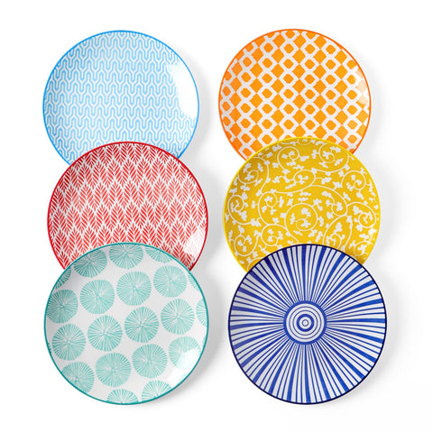 Selamica dessert plate with flower pattern, ideal for elegant desserts.