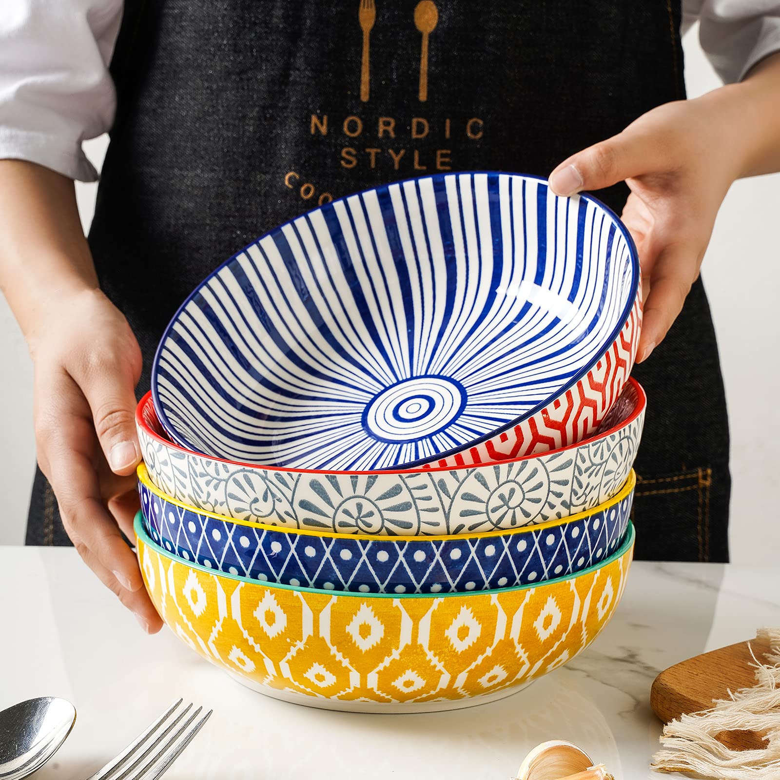 Selamica gift-set bowls suitable for housewarmings and gatherings.