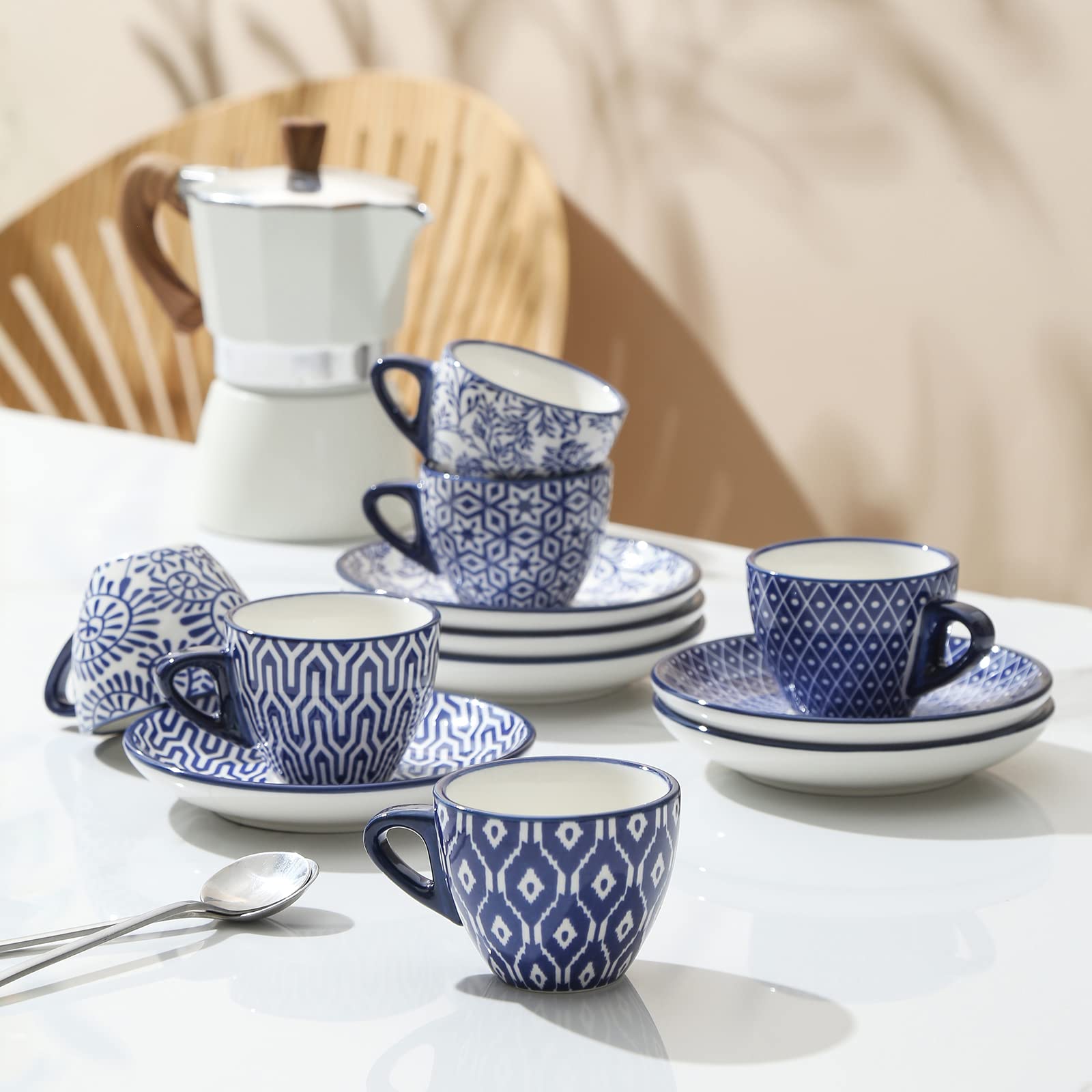 Selamica grooved saucers hold spoons and prevent mug movement during service.