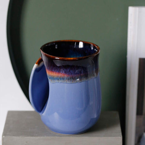 View of the mug handle and comfortable grip for easy holding.