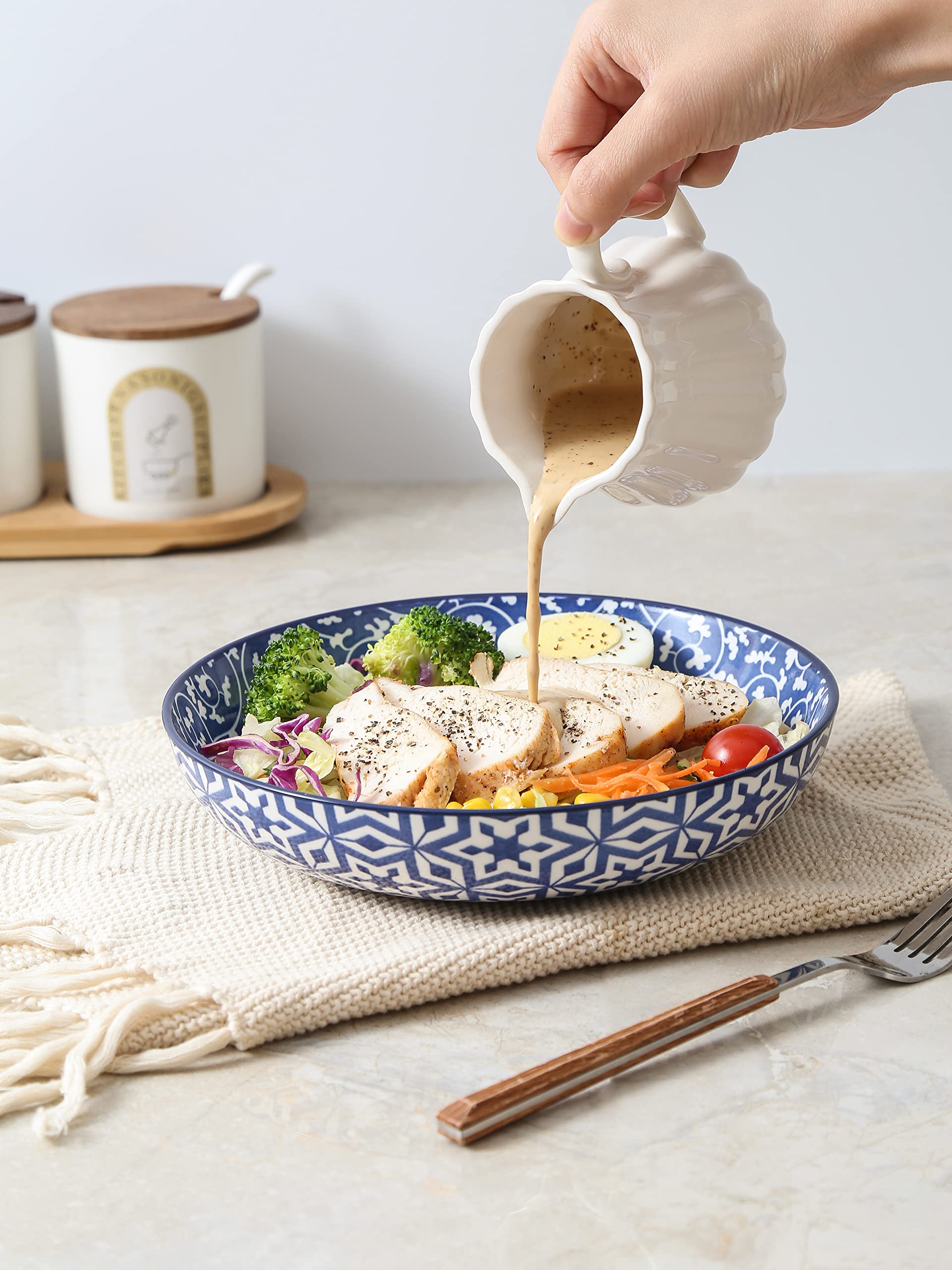 Selamica 8-inch wide shallow design suitable for generous portions and even reheating.