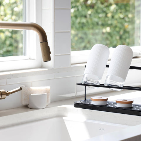 Selegna compact design sponge holder fits small kitchen counters.