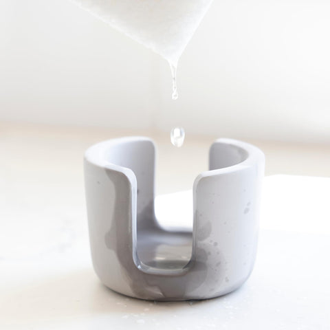 Selegna sponge holder close-up, showing absorbent diatomite material for quick water drying.
