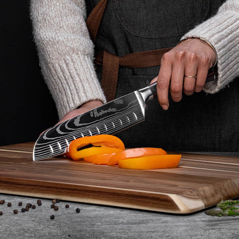 Senken Knives 8-piece set comes with a stylish gift box for storage.