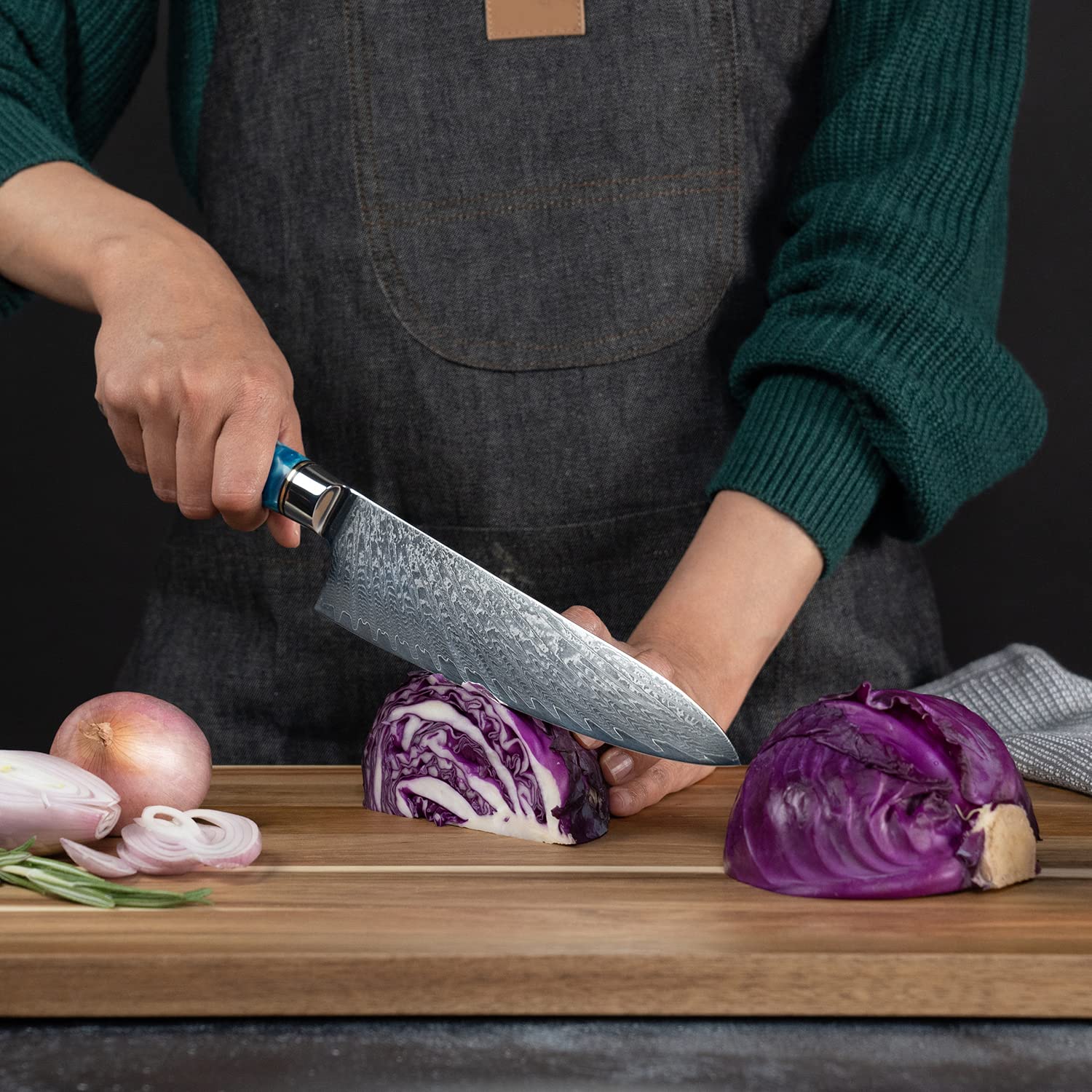 Senken VG10 67-layer Damascus razor-sharp edge supports effortless slicing.