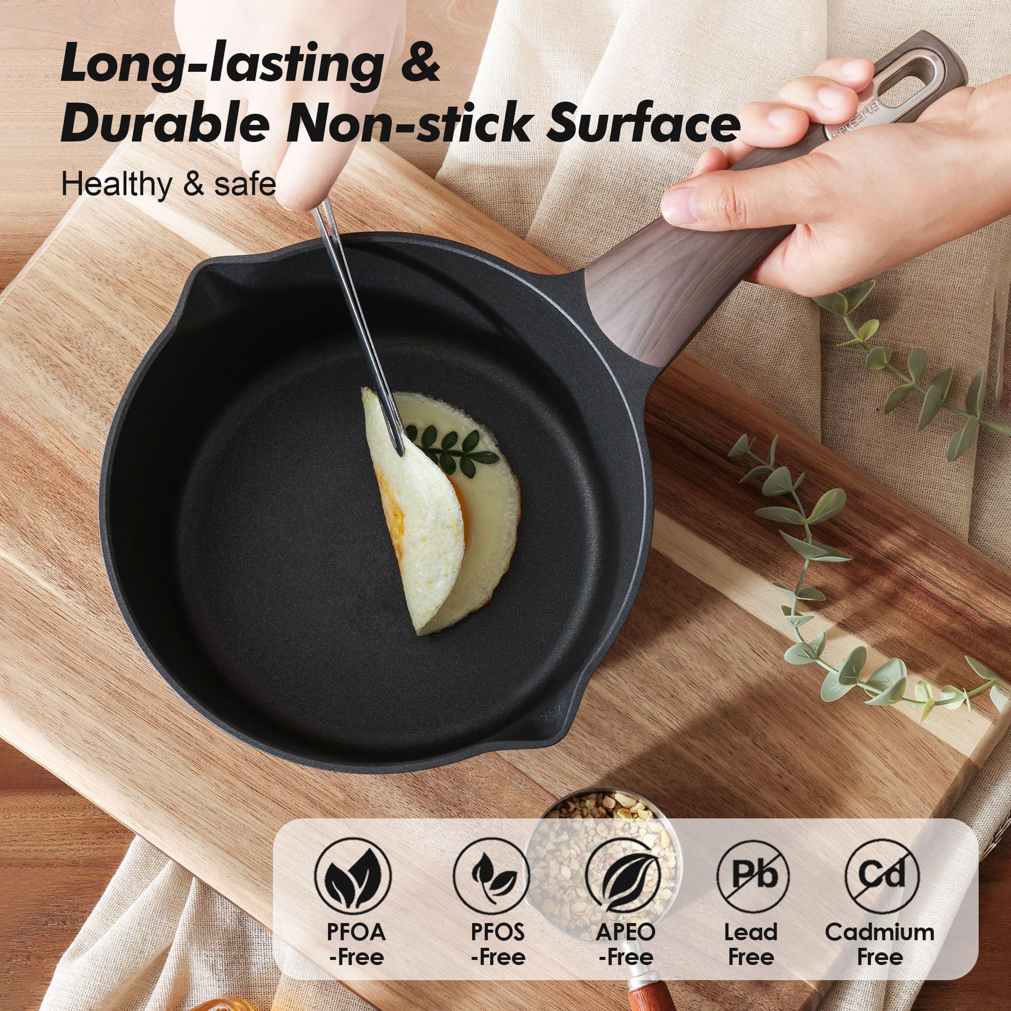 Sensarte double pour spout saucepan designed for easy pouring