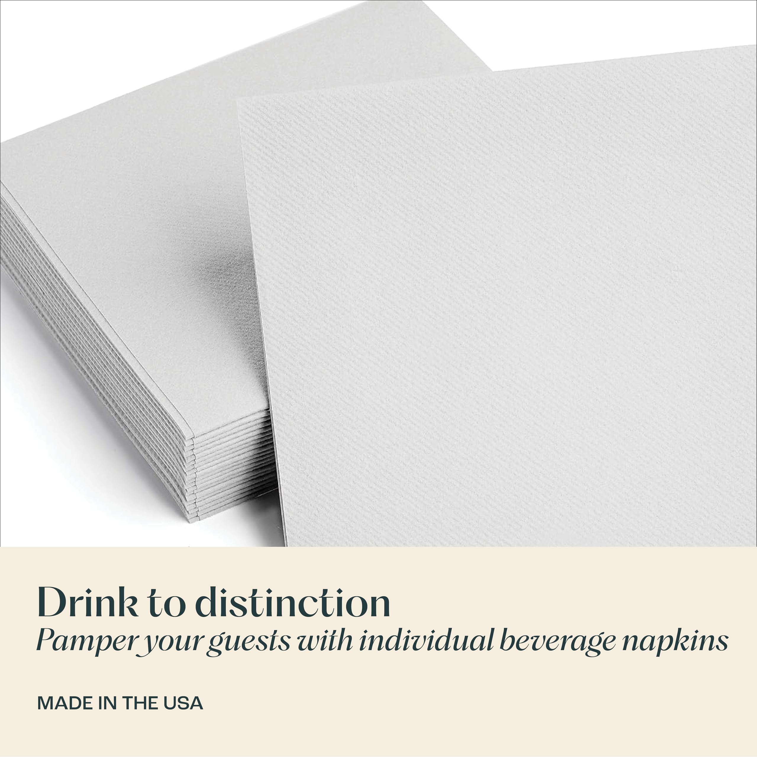 Servietto 200 linen-feel napkins on cafe table, clean, absorbent, and ready.