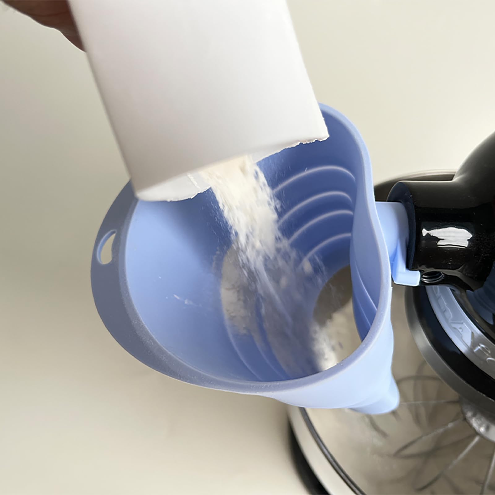 SHANPIN flour funnel enables grains transfer into jars without spills.