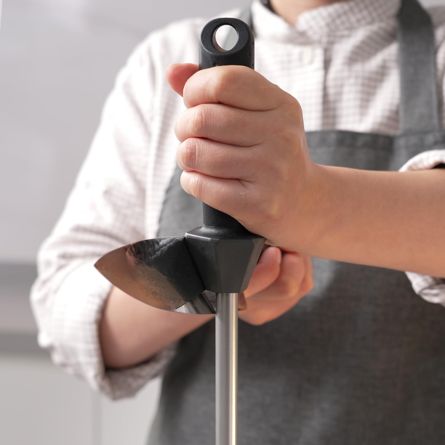 Safety ring around the handle enhances control while sharpening