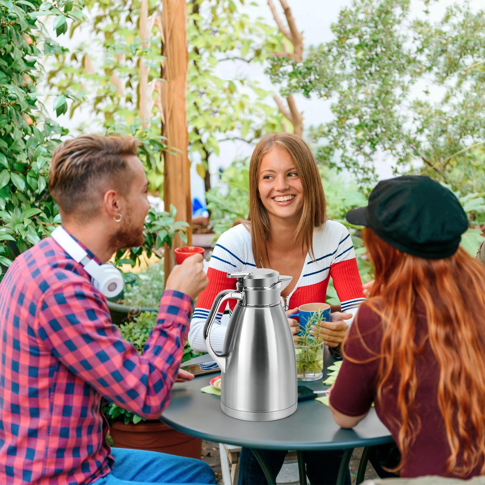 ShineMe cleaning brush included for easy maintenance of the carafe