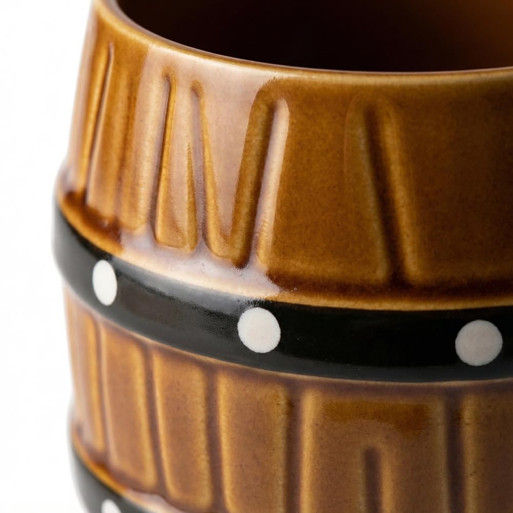 Shiningsoul mug lid closed evokes full barrel look for display