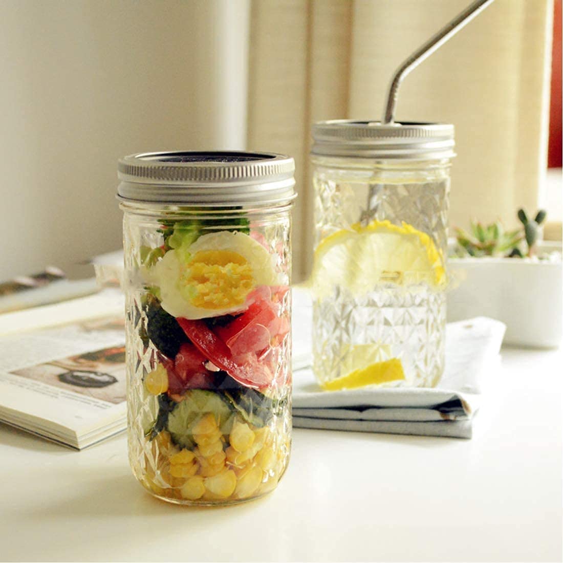 Showutheworld tight seal demonstrates leak-free storage for foods and liquids