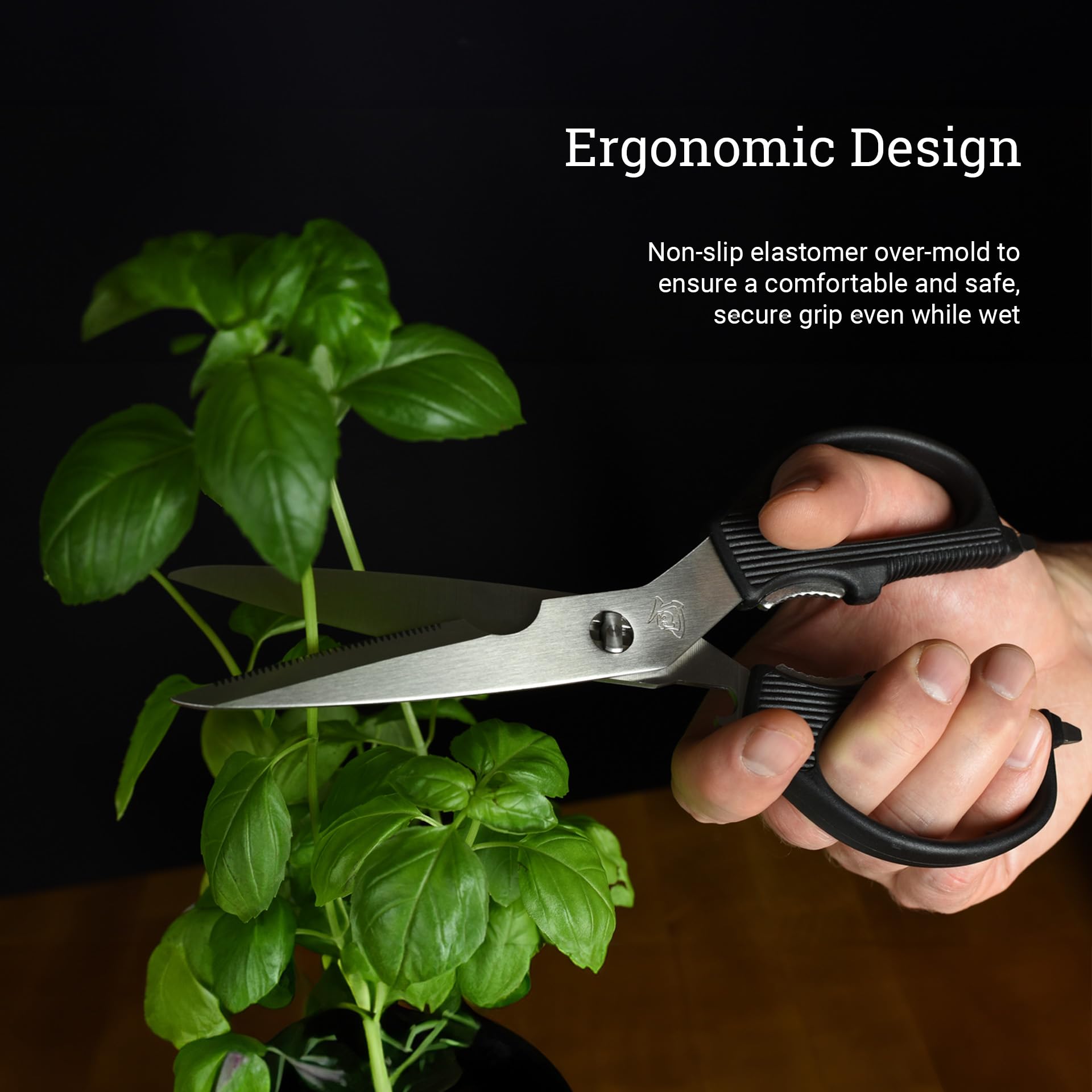 Shun kitchen shears with jar opener for easy lid access