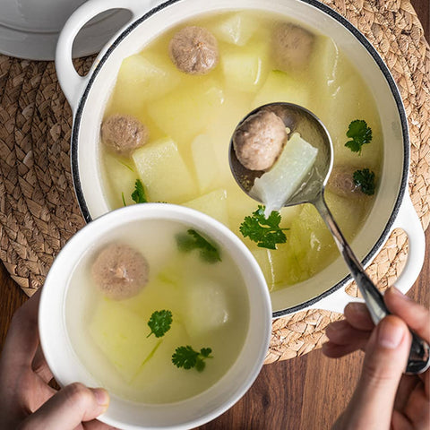 Ideal for gravies and soups with controlled ladling.