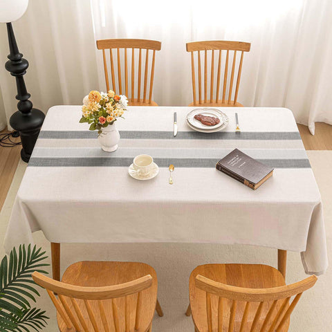 SIELUNO tablecloth resists stains and cleans easily after use.
