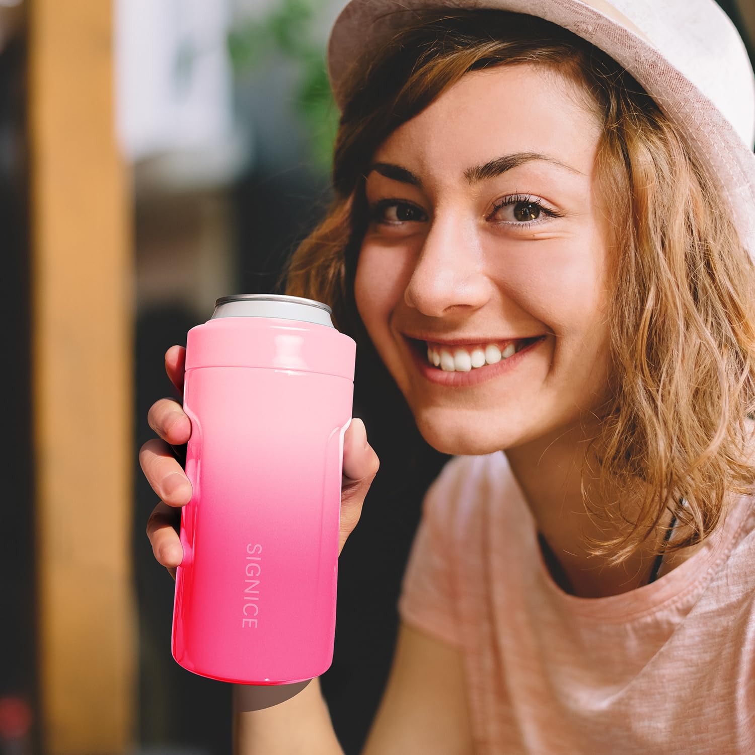 Signice 3-in-1 ergonomic exterior offers a comfortable grip.