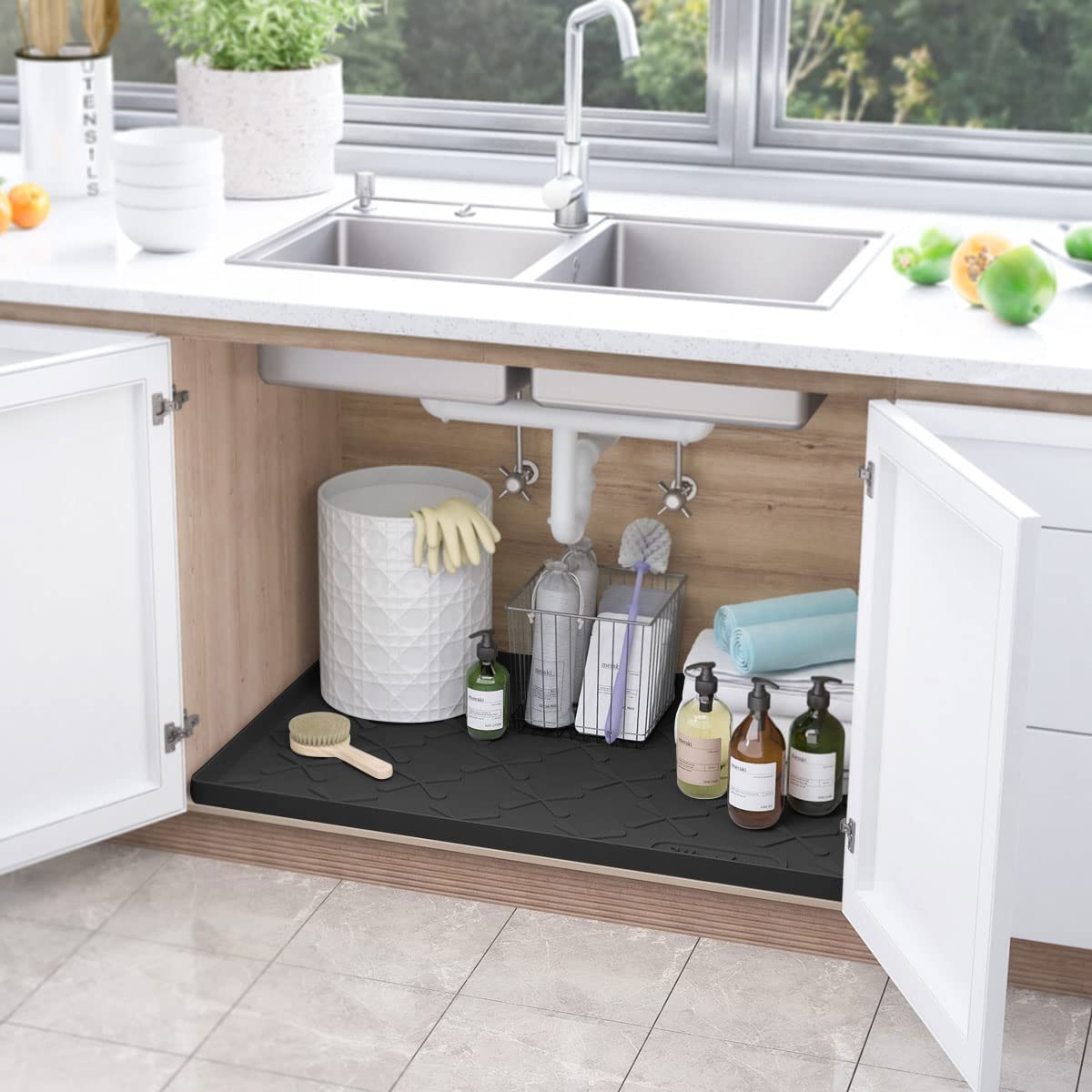 SIKADEER silicone mat shows waterproof surface for quick cleanup.