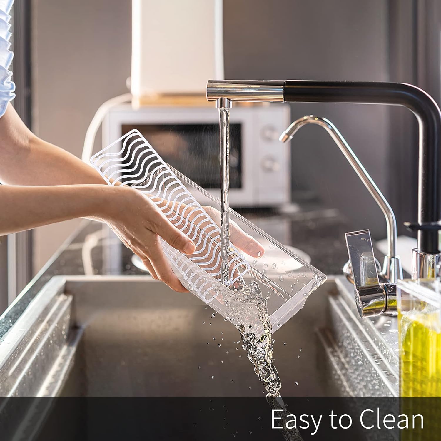 SILIVO removable drain tray helps separate drippings from produce.