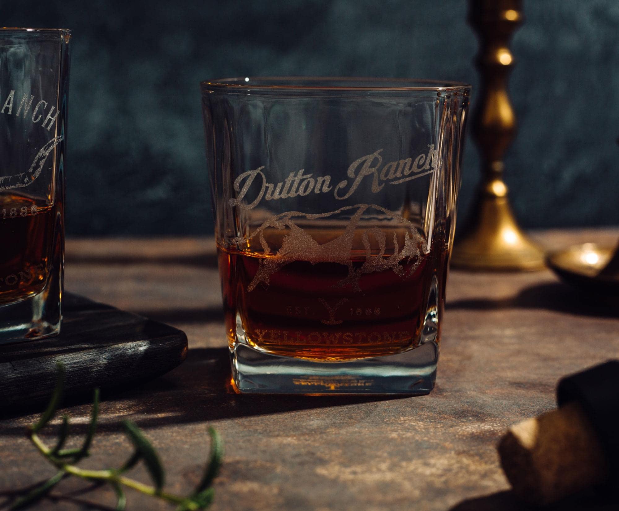 Silver Buffalo BPA-free clear glass for safe daily use.