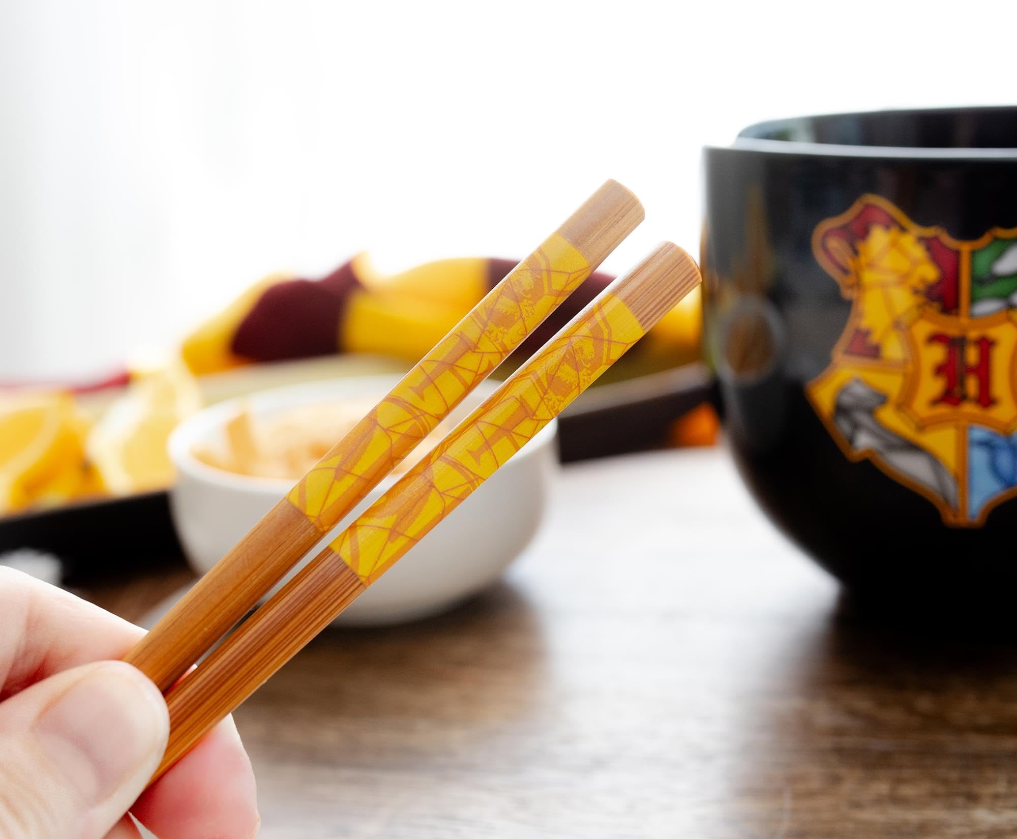 Silver Buffalo integrated utensil holder keeps chopsticks neatly stored.