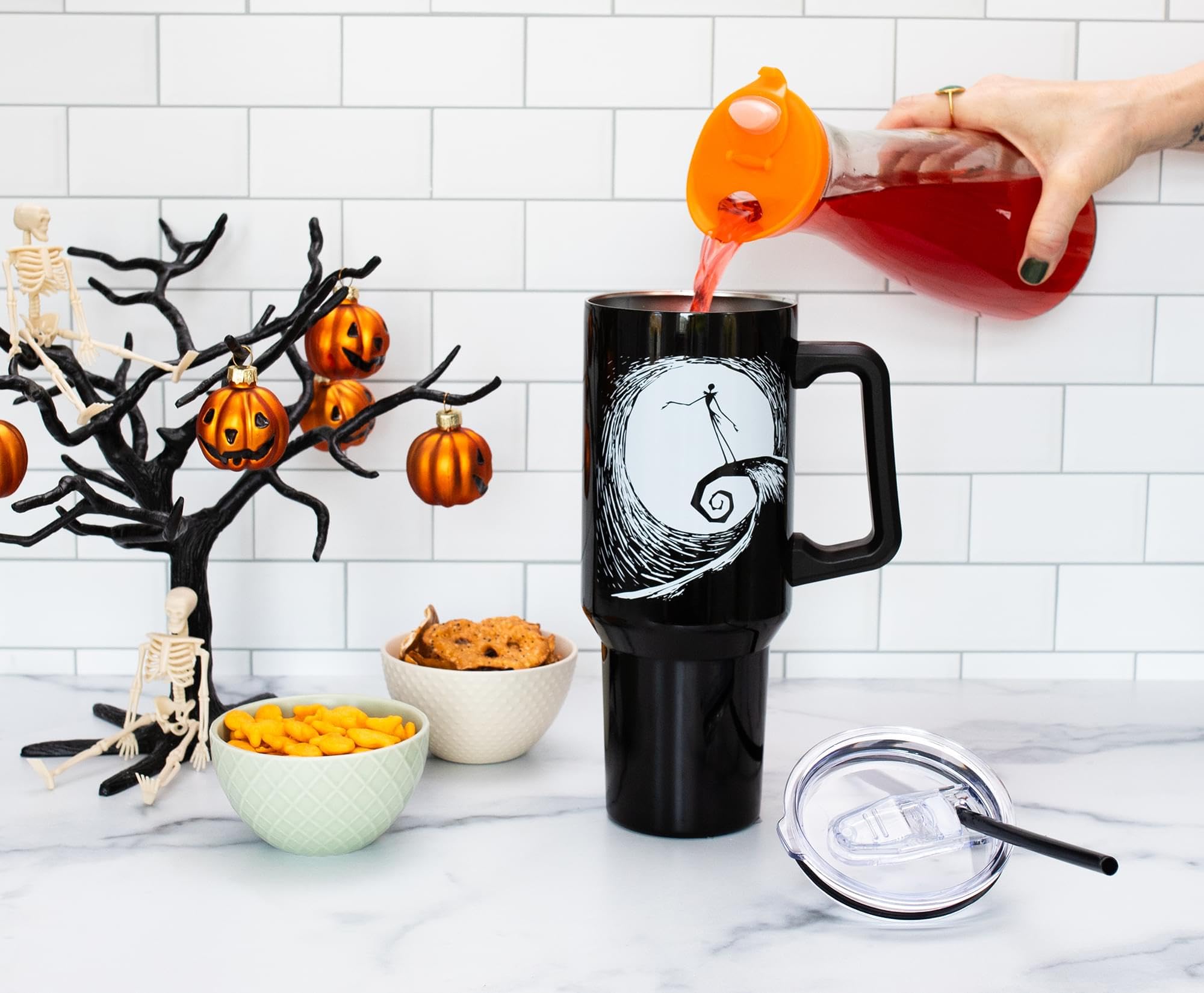 Silver Buffalo tumbler includes a straw for easy sipping.