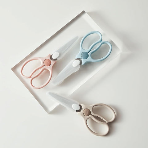 Simba safety lock blue scissors prevent accidents during child-friendly slicing in travel