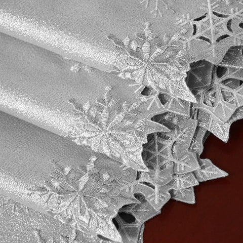 Simhomsen table runner edge cutouts highlight intricate detailing for elegant winter tables.