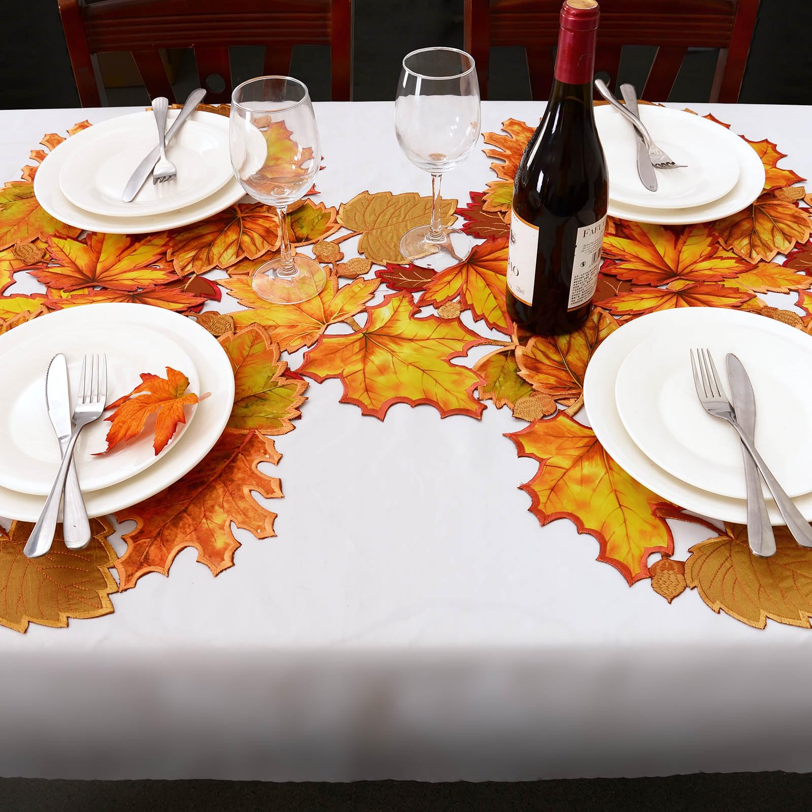 Machine washable Simhomsen table runner for easy cleanup