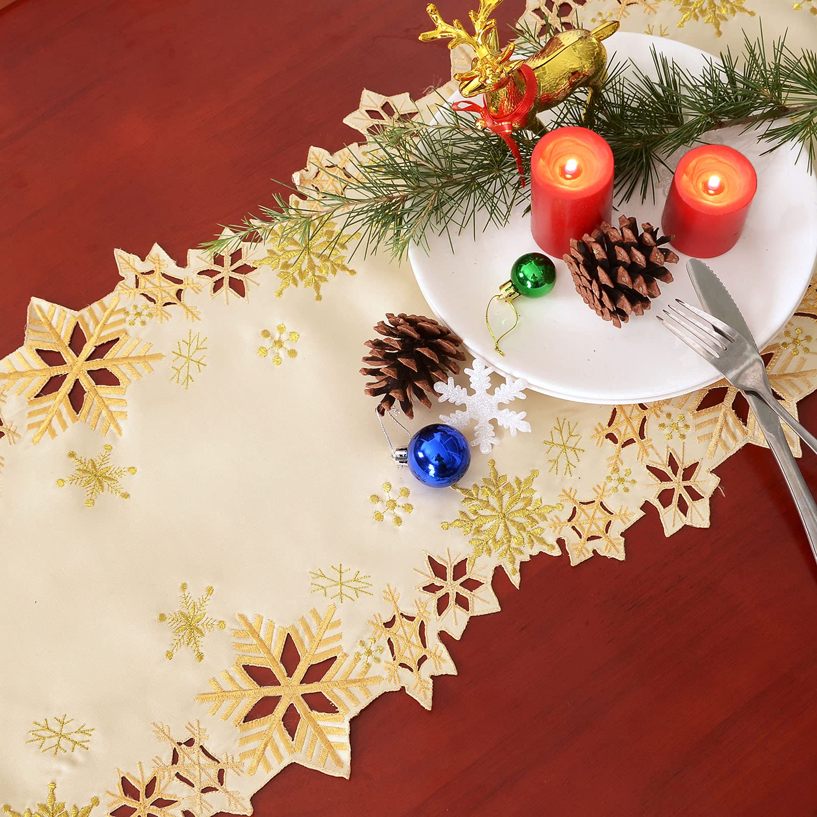 Simhomsen winter holiday table setting demonstrating elegant snowfall motif.