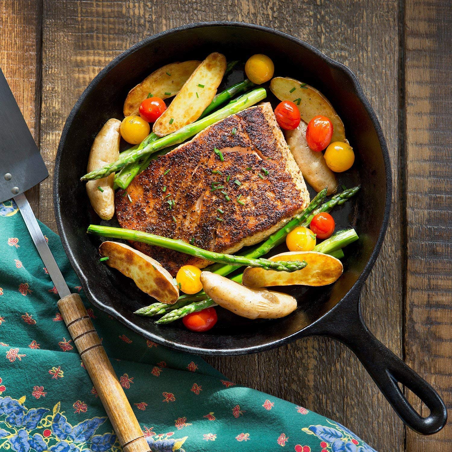 Simple Chef Cast Iron Skillet pre-seasoned and ready to use straight out of the box