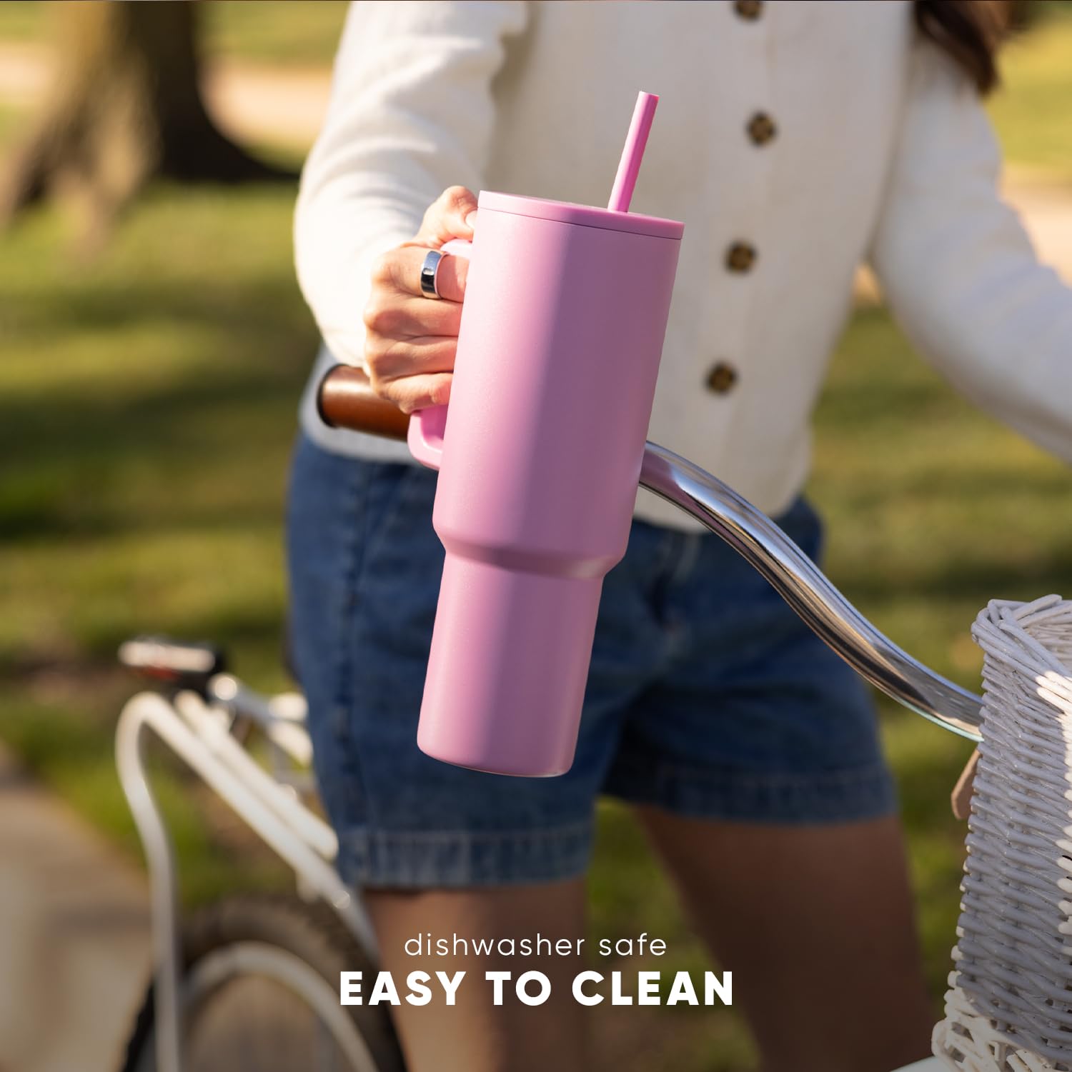 Simple Modern Trek tumbler leak‑resistant lid keeps drinks secure during commutes.
