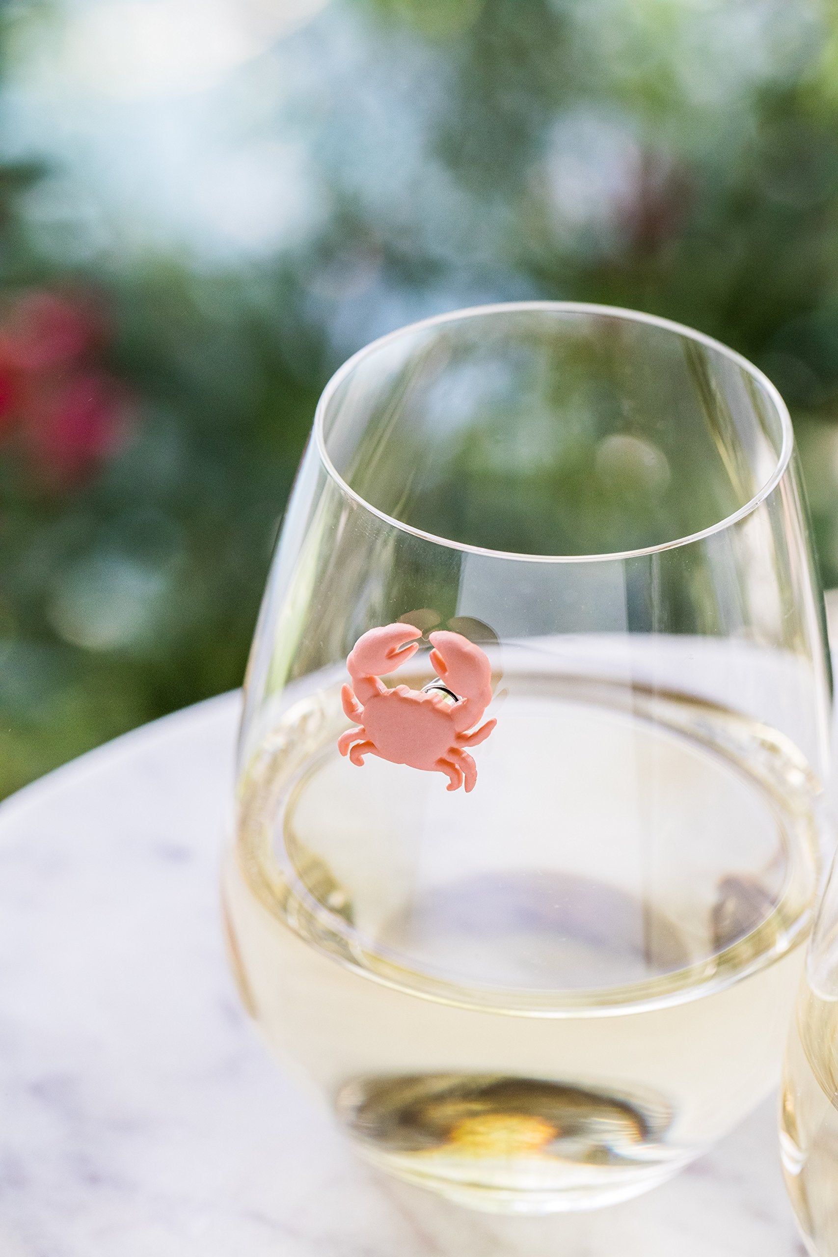 Simply Charmed magnetic wine marker set stays securely on glass up to 5 mm thick