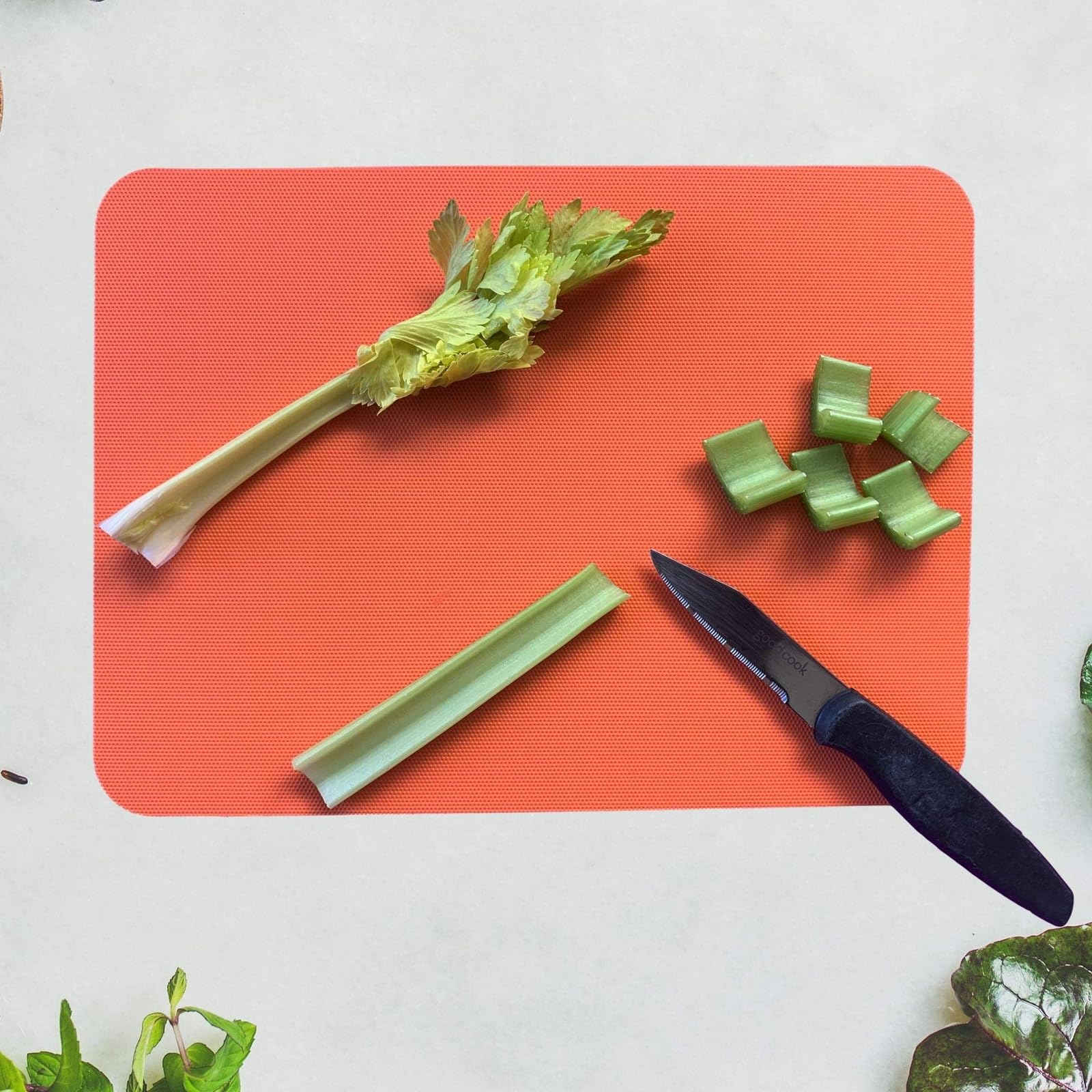 Simply Genius set includes a holder for tidy storage.