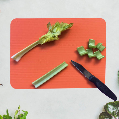 Simply Genius set includes a holder for tidy storage.