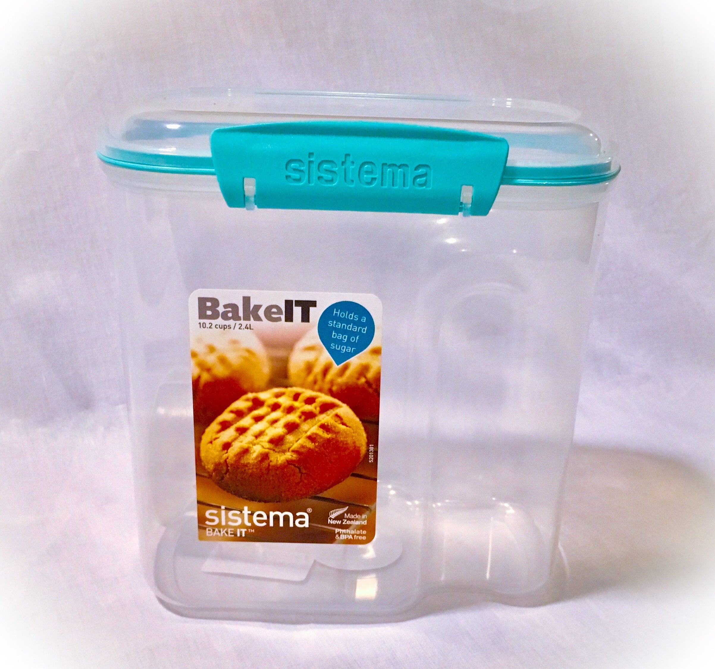 Sistema sugar container close-up showing airtight lid and pour spout