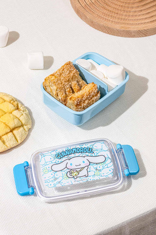 Close-up of Skater lunch box lid with secure 2-point locking mechanism