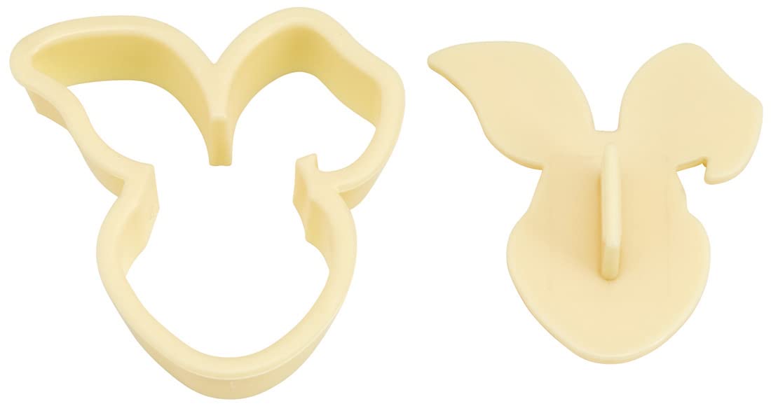 Skater CSM1-A four-piece cutter set featuring Pooh characters for baking.