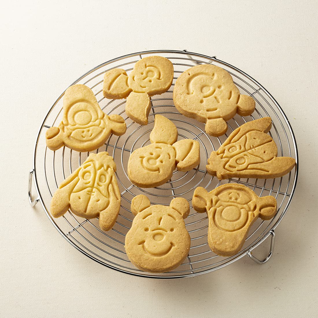 Skater CSM1-A Winnie the Pooh stamp set with easy dough press.