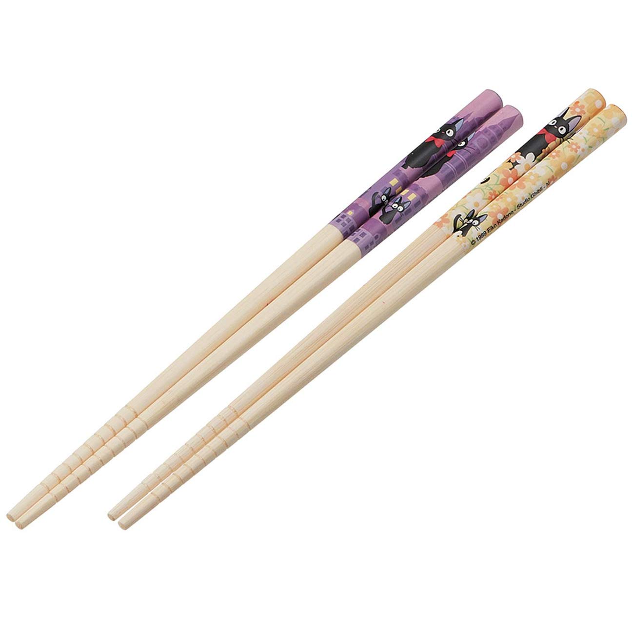 Skater chopsticks with anti-slip tips provide secure grip during meals.