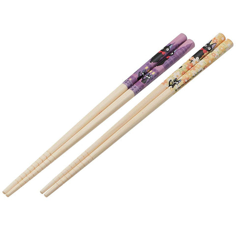 Skater chopsticks with anti-slip tips provide secure grip during meals.