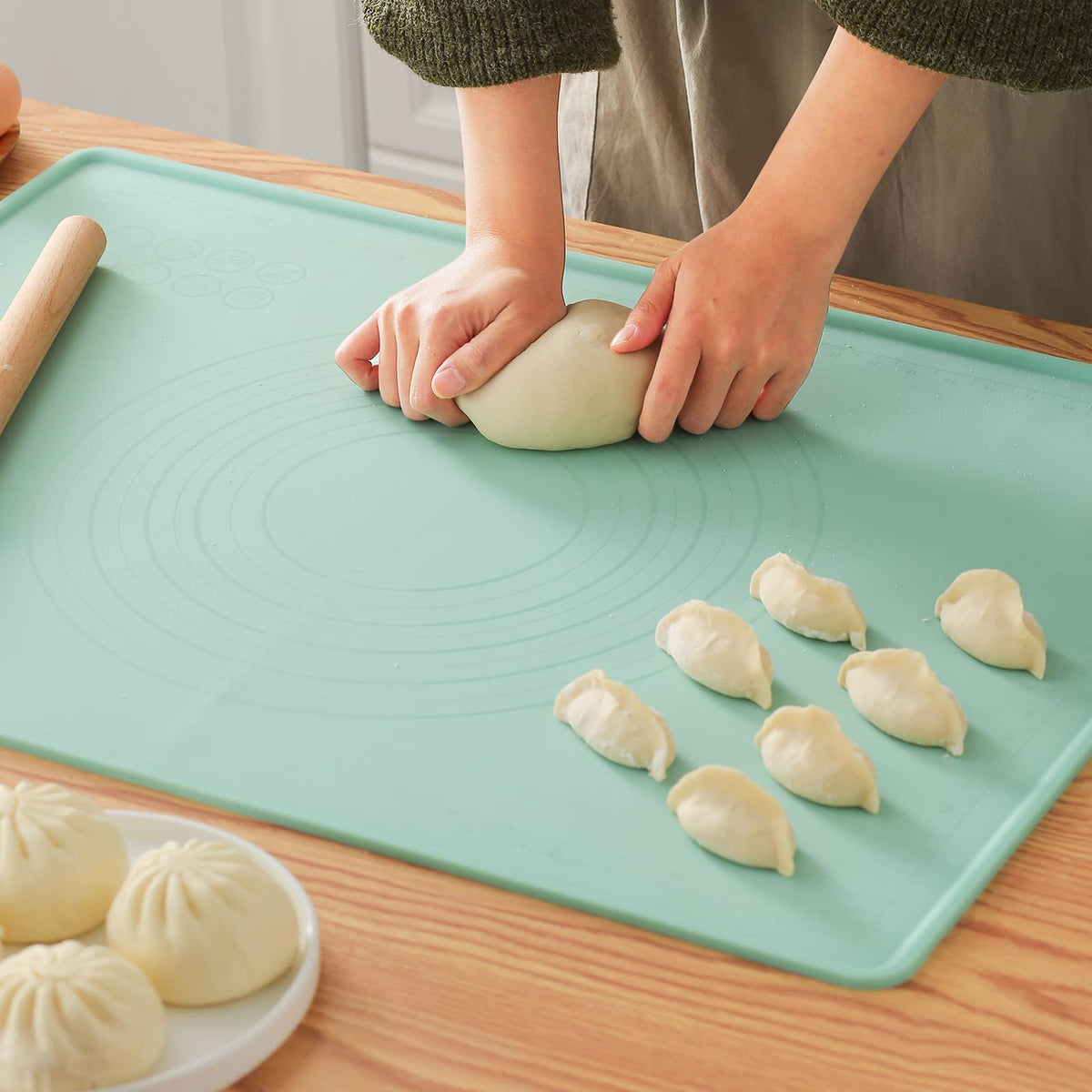 SKEAP silicone baking mat in use showing non-stick surface for easy cookie release