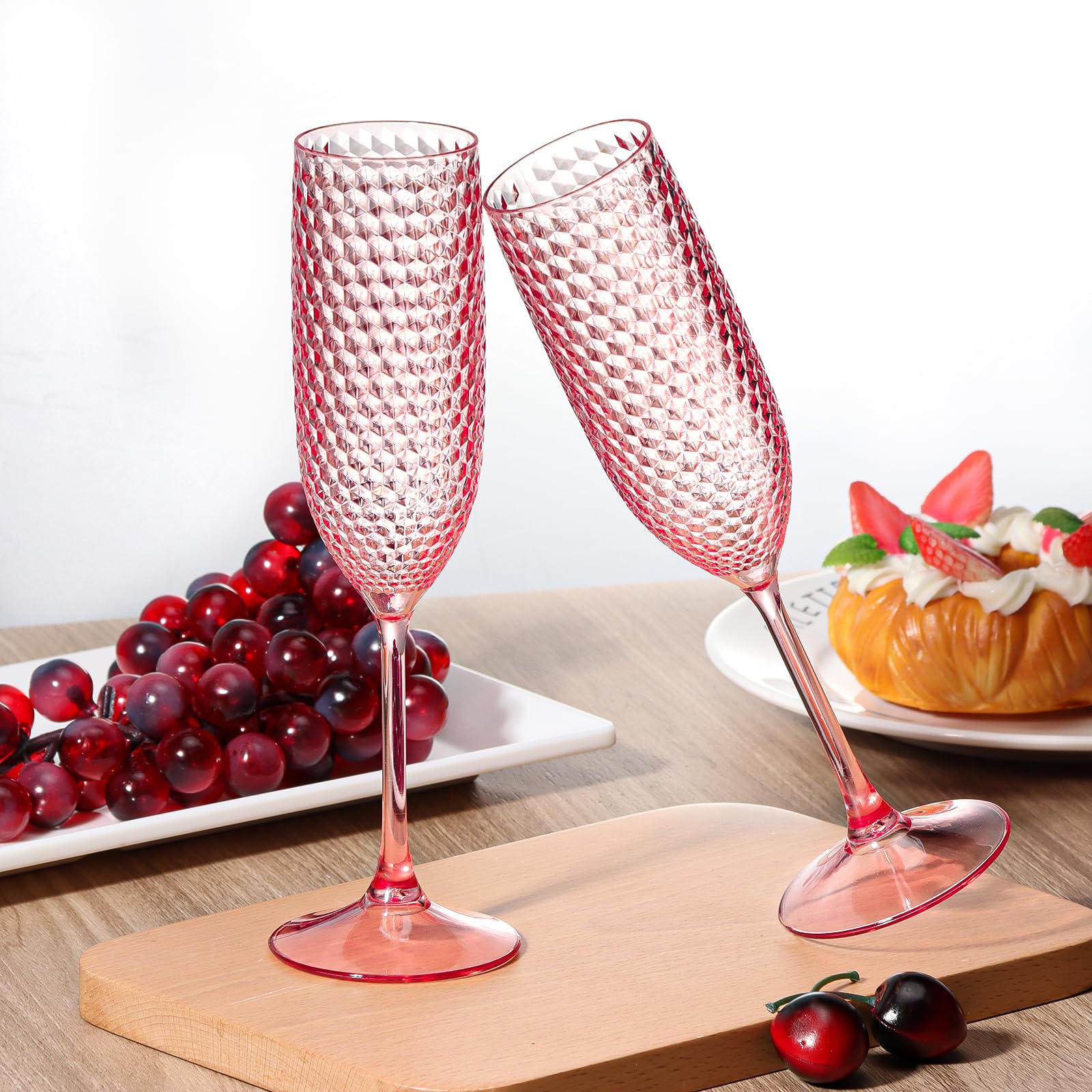 SKLENICE Gatsby style champagne glasses bring vintage flair to celebrations