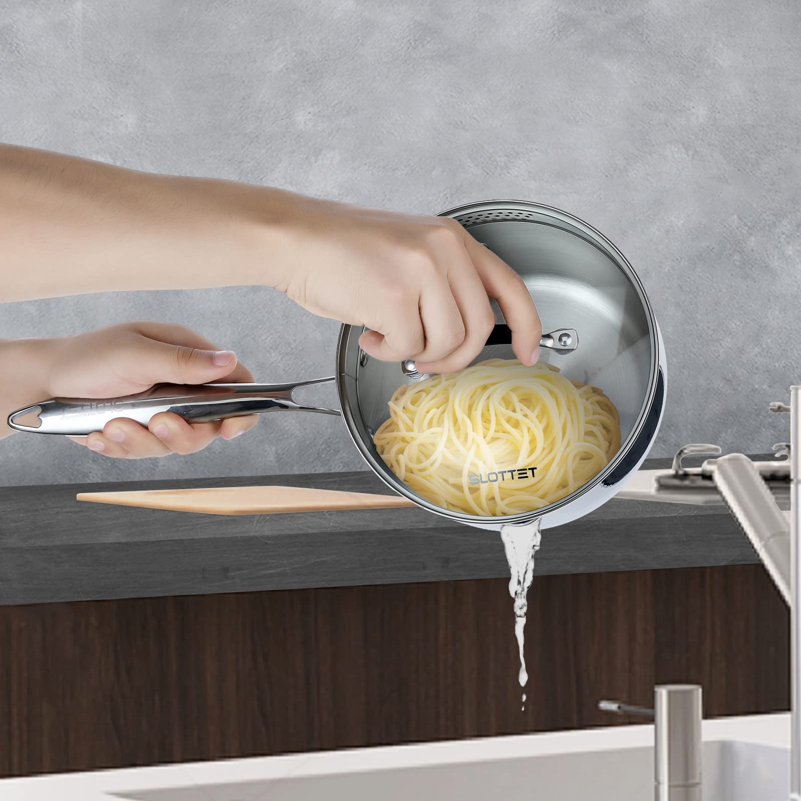 Inside the SLOTTET Tri-Ply saucepan with measurement marks for precise cooking
