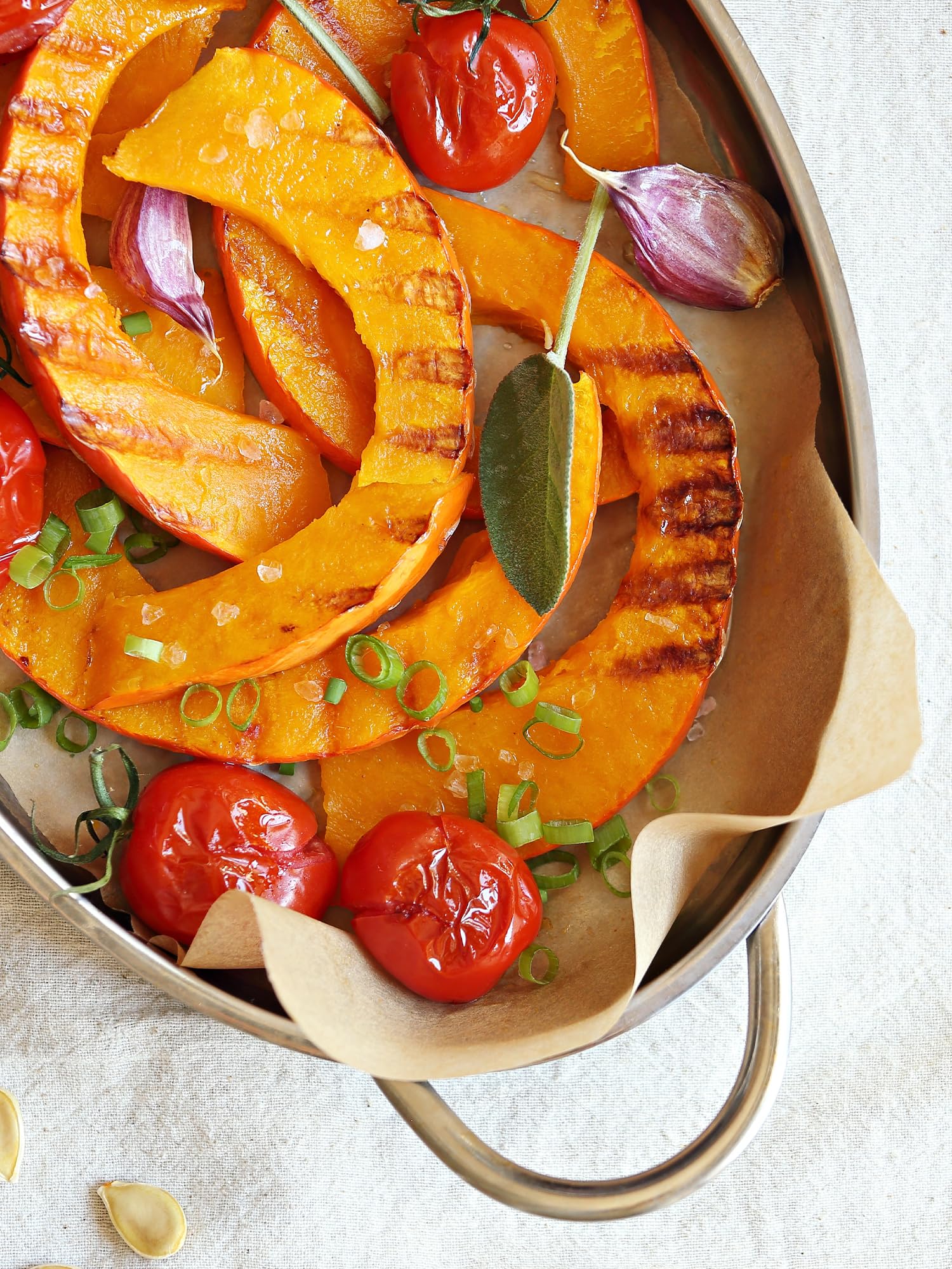 SMARTAKE kitchen-use parchment suitable for baking, grilling, and steaming.