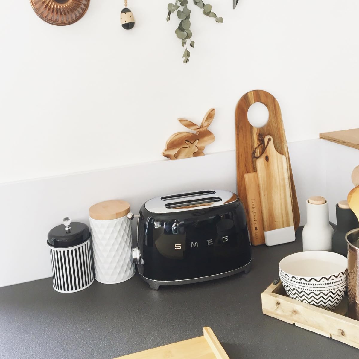 Smeg TSF01 Reheat/Defrost/Bagel presets for versatile breakfasts.
