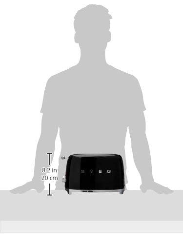 Smeg TSF01 self-centering racks ensure even toasting results.